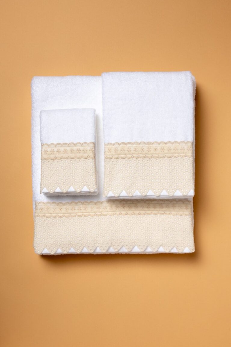 Vila Nova Set of 3 Embroidered Towels
